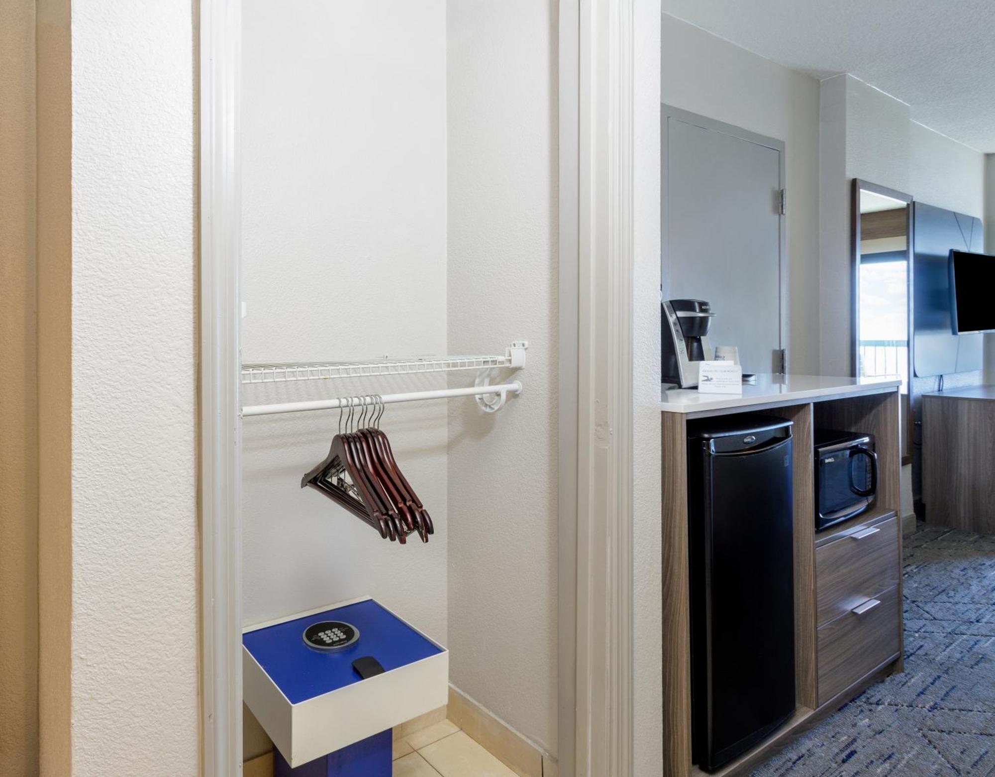Holiday Inn Express & Suites Oceanfront Daytona Beach Shores By Ihg Εξωτερικό φωτογραφία