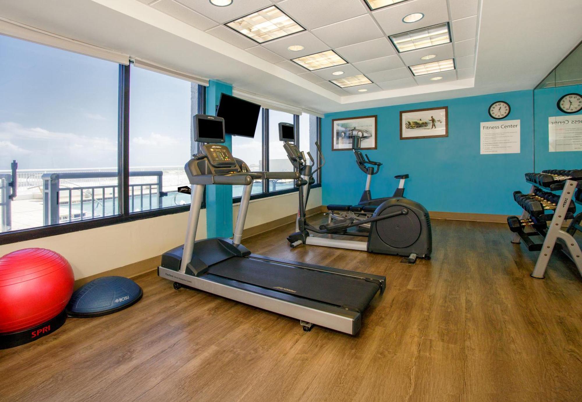 Holiday Inn Express & Suites Oceanfront Daytona Beach Shores By Ihg Εξωτερικό φωτογραφία